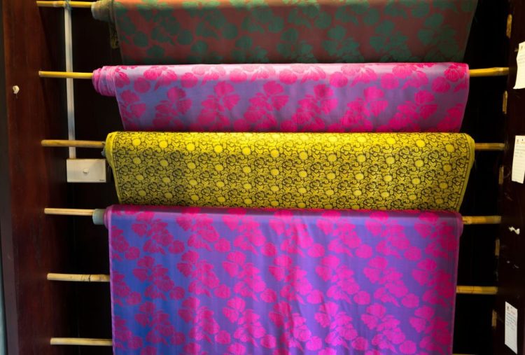 saree-rolling.jpg saree-rolling.jpg
